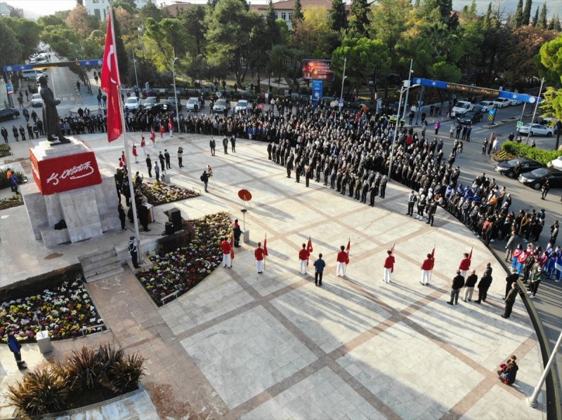 Yurt genelinde hayat saat 09.05'te 1 dakikalığına durdu 