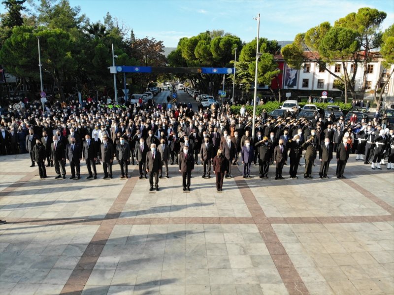 Yurt genelinde hayat saat 09.05'te 1 dakikalığına durdu 
