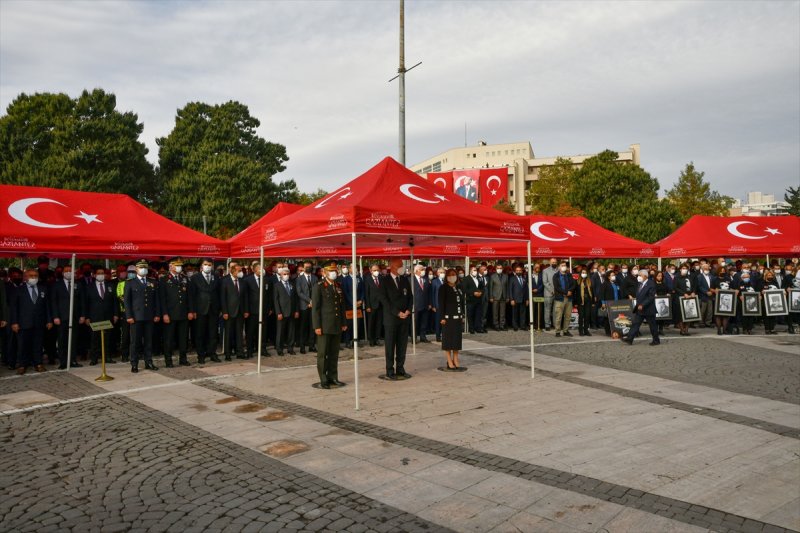 Yurt genelinde hayat saat 09.05'te 1 dakikalığına durdu 
