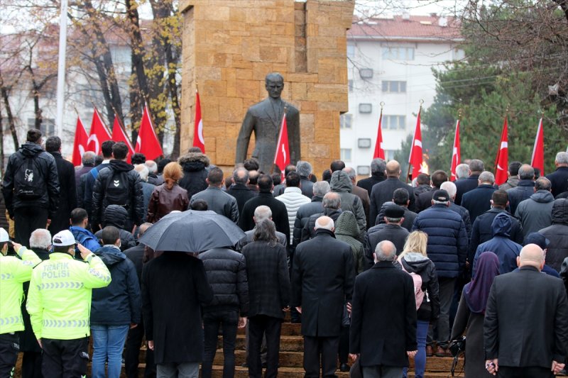 Yurt genelinde hayat saat 09.05'te 1 dakikalığına durdu 