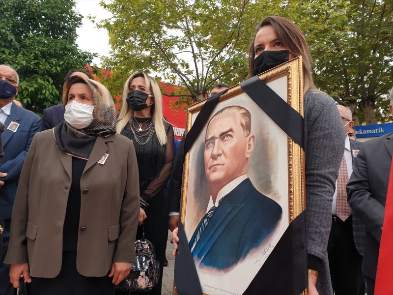 Yurt genelinde hayat saat 09.05'te 1 dakikalığına durdu 