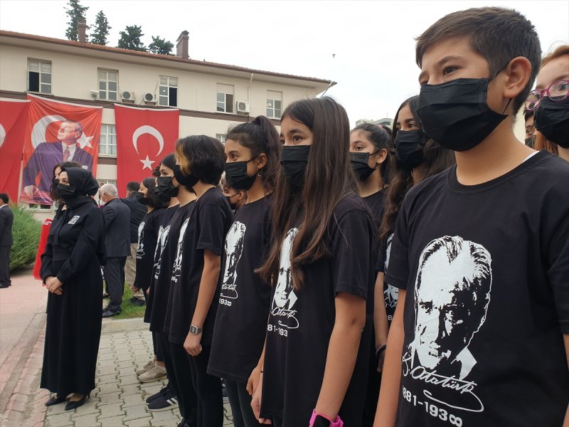 Yurt genelinde hayat saat 09.05'te 1 dakikalığına durdu 