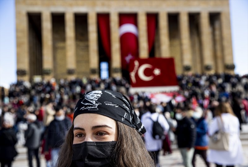 Binlerce vatandaş Anıtkabir'e akın etti