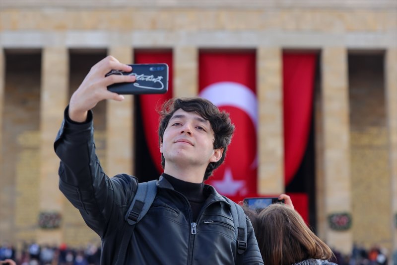 Binlerce vatandaş Anıtkabir'e akın etti