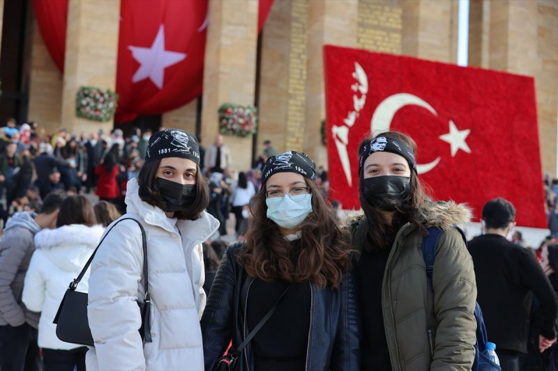 Binlerce vatandaş Anıtkabir'e akın etti