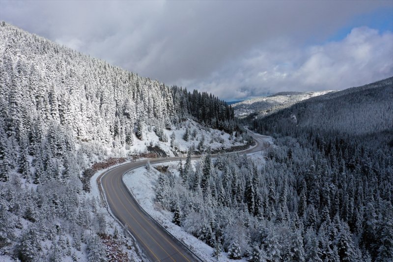 Ilgaz Dağı, kar yağışıyla beyaza büründü