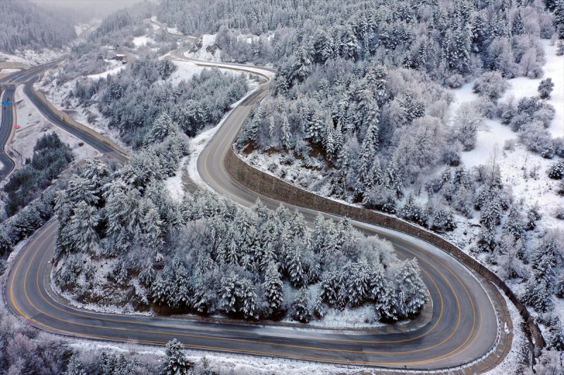 Ilgaz Dağı, kar yağışıyla beyaza büründü