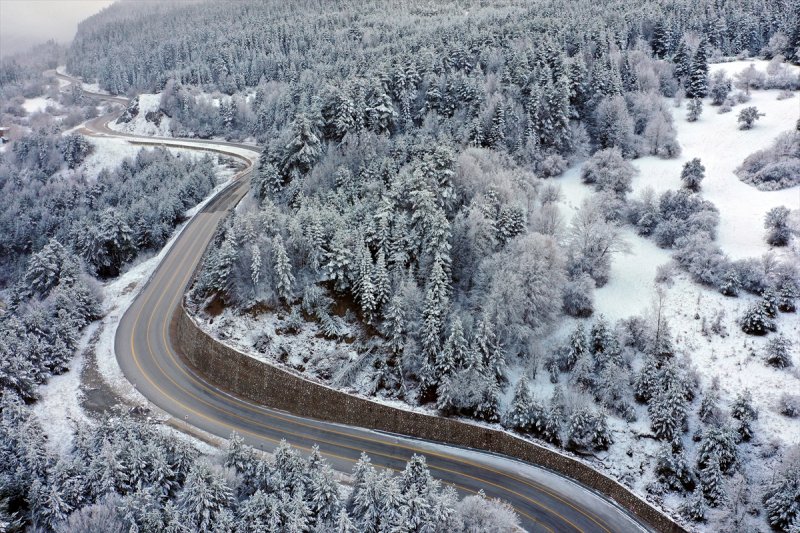 Ilgaz Dağı, kar yağışıyla beyaza büründü