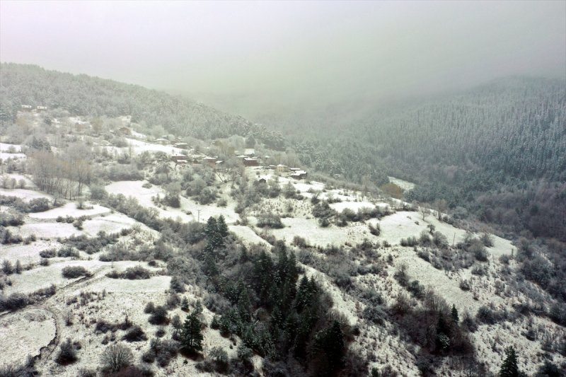 Ilgaz Dağı, kar yağışıyla beyaza büründü