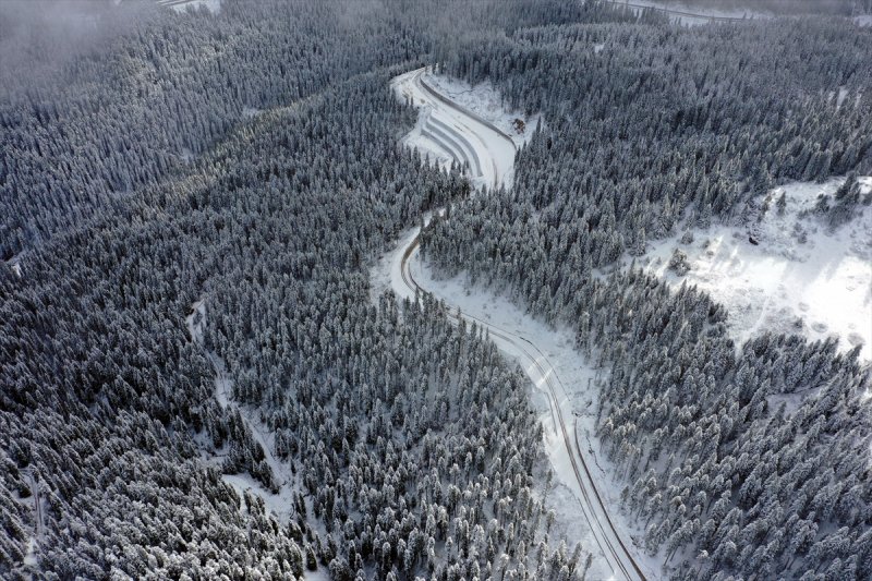 Ilgaz Dağı, kar yağışıyla beyaza büründü