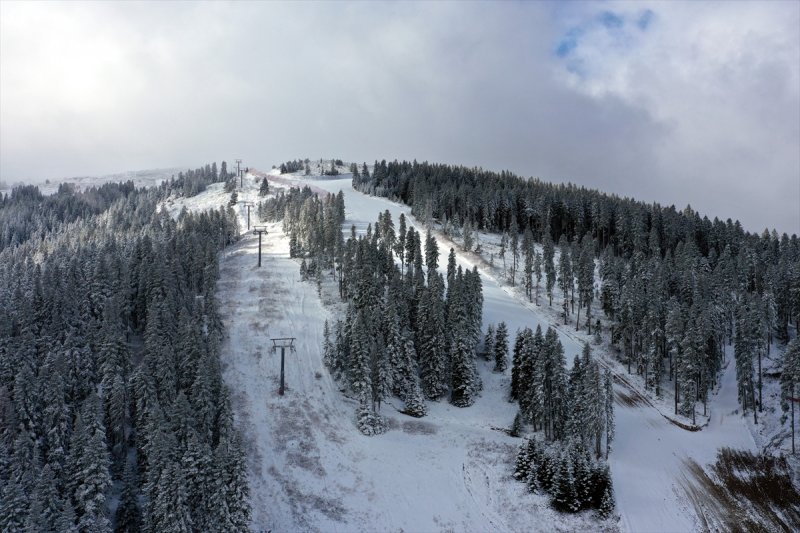 Ilgaz Dağı, kar yağışıyla beyaza büründü