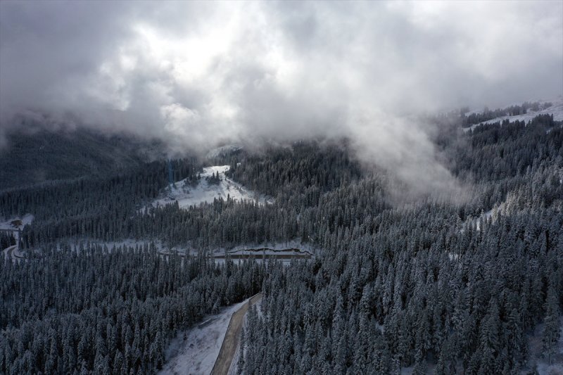 Ilgaz Dağı, kar yağışıyla beyaza büründü