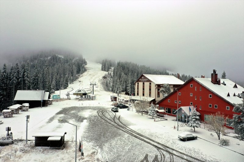 Ilgaz Dağı, kar yağışıyla beyaza büründü