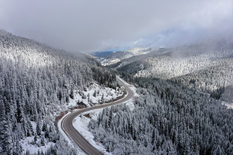 Ilgaz Dağı, kar yağışıyla beyaza büründü
