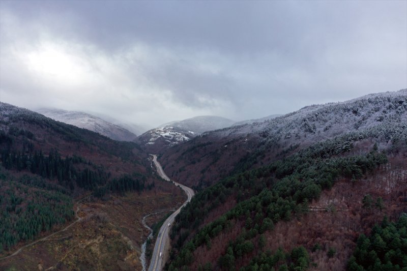 Ilgaz Dağı, kar yağışıyla beyaza büründü