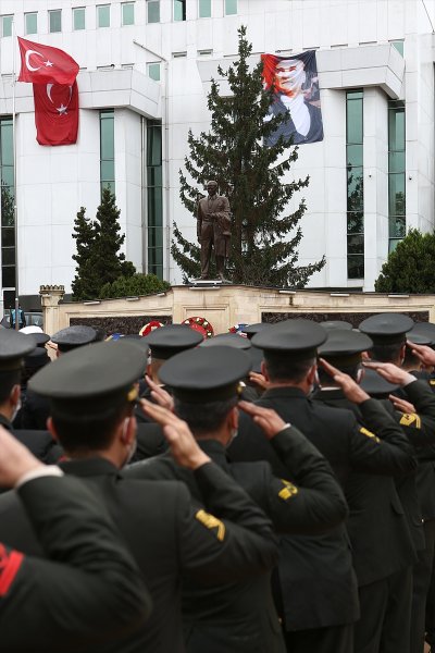 Yurt genelinde hayat saat 09.05'te 1 dakikalığına durdu 