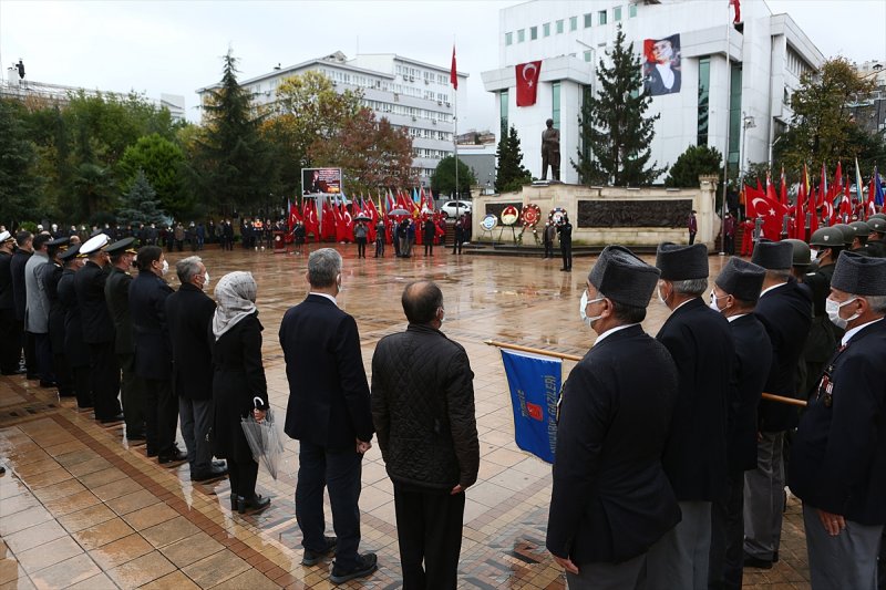 Yurt genelinde hayat saat 09.05'te 1 dakikalığına durdu 