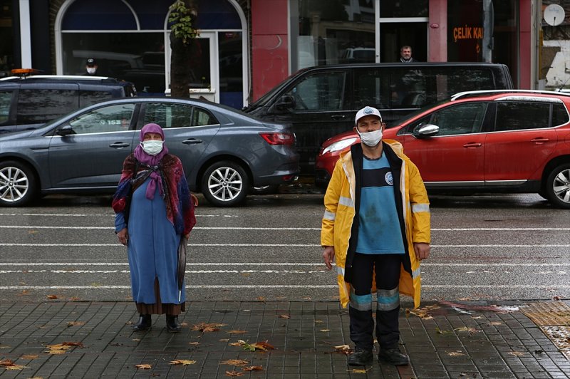 Yurt genelinde hayat saat 09.05'te 1 dakikalığına durdu 