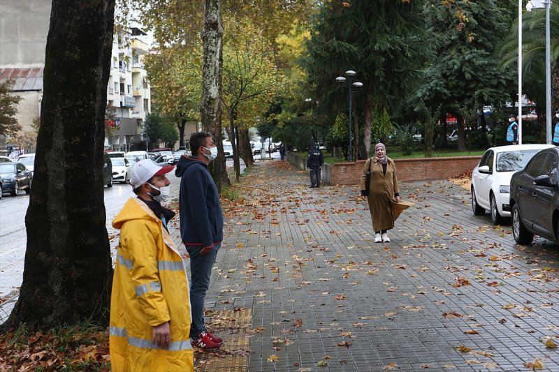 Yurt genelinde hayat saat 09.05'te 1 dakikalığına durdu 