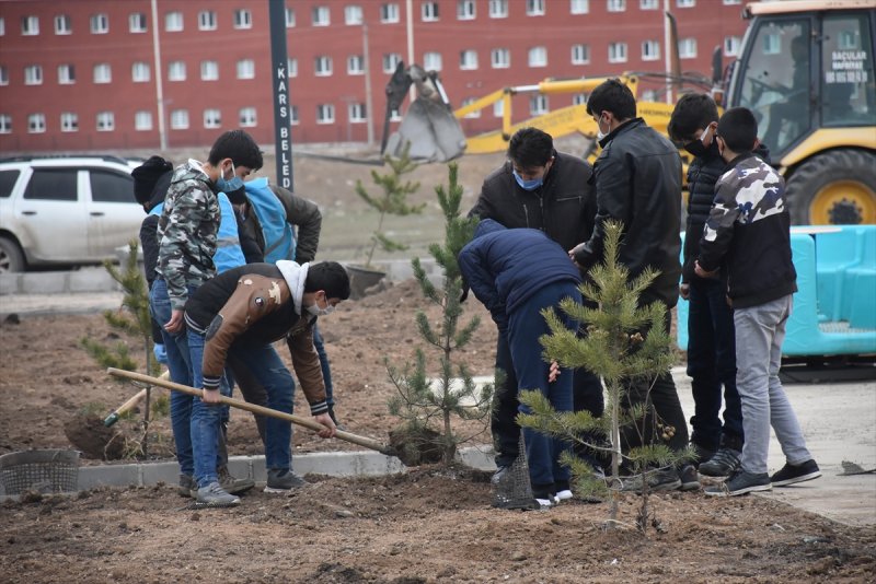 Milli Ağaçlandırma gününde yurt genelinde fidan dikimi yapıldı