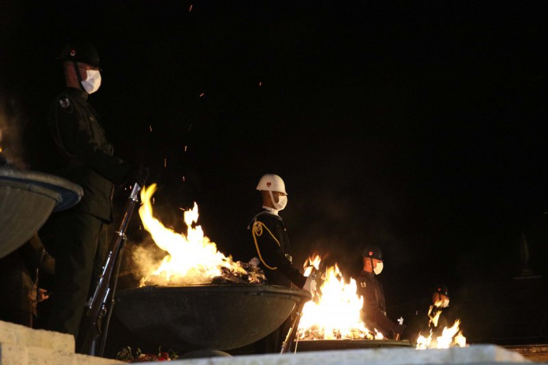 Anıtkabir'de ziyaretçi akını gece de devam etti