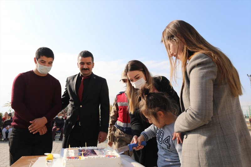 Iğdır'da özel öğrenciler, Mehmetçik ile buluştu