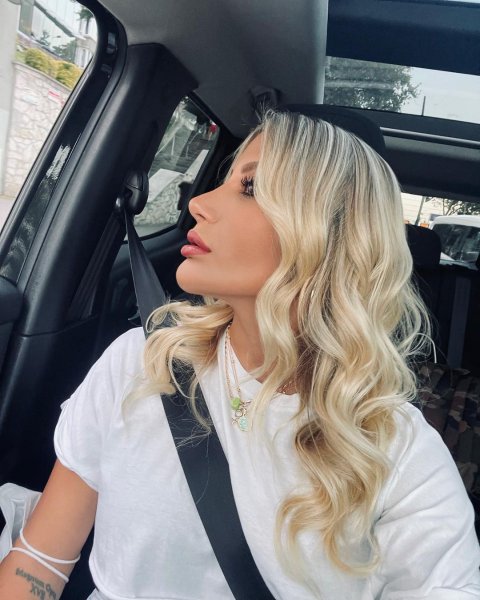 Sosyal medyada İrem Derici