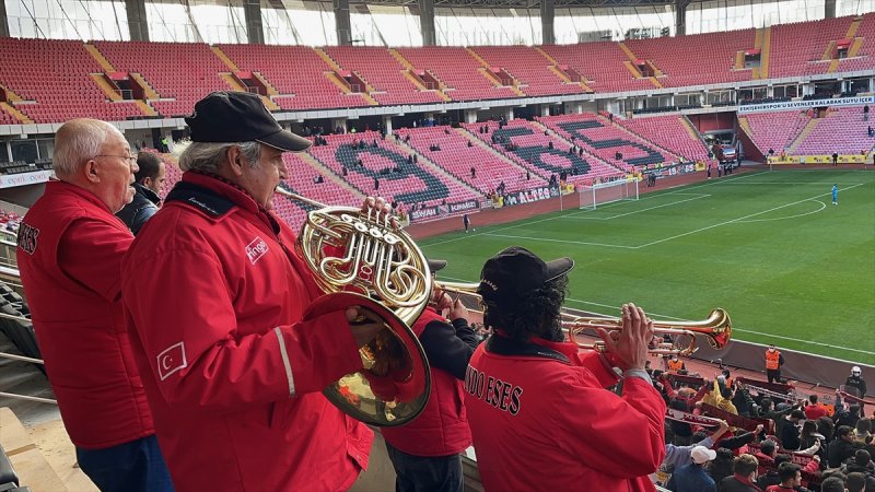 Eskişehirspor'un Bando Es-Es'i hüzünlü çalıyor