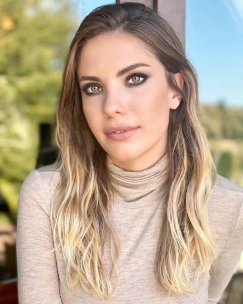 Son dönemin sevilen kadın oyuncusu Eda Ece'nin paylaşımları