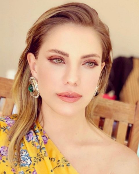 Son dönemin sevilen kadın oyuncusu Eda Ece'nin paylaşımları