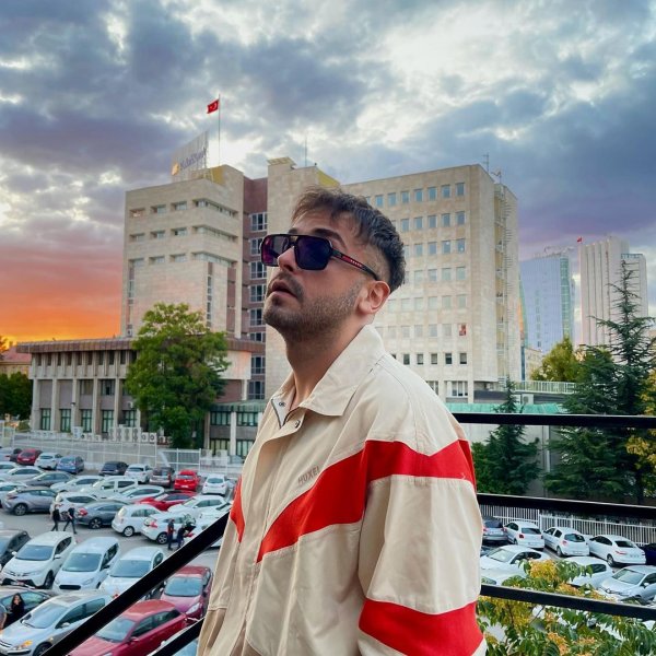 Sefo ismiyle tanınan Seyfullah Sağır'ın Instagram kareleri