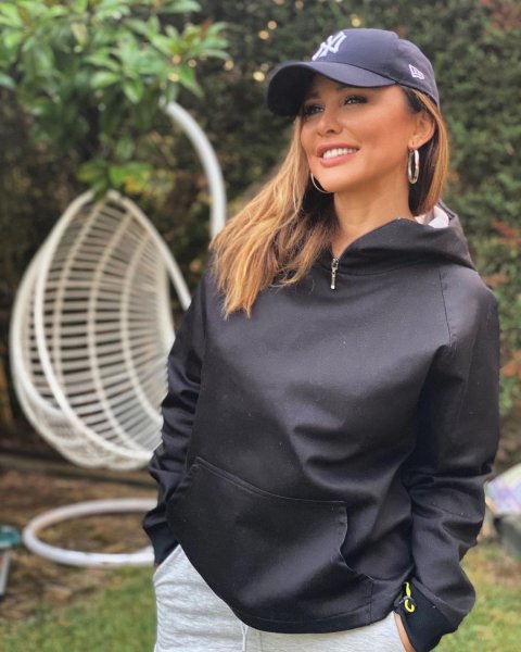 Selen Görgüzel, öpüşmek için eşi Hamdi Alkan'dan izin aldı