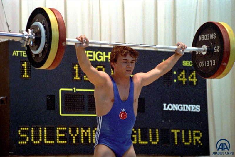 'Cep Herkülü' Milli halterci Naim Süleymanoğlu'nun ölüm yıldönümü