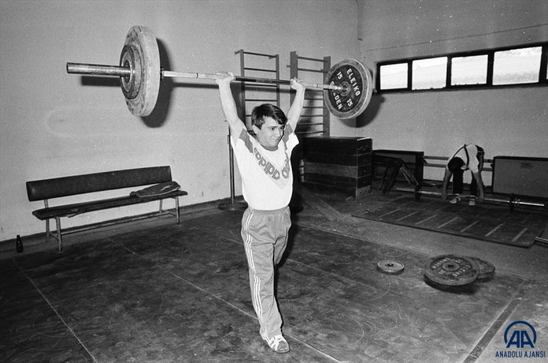 'Cep Herkülü' Milli halterci Naim Süleymanoğlu'nun ölüm yıldönümü