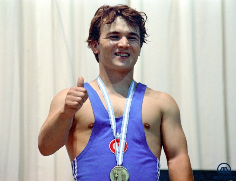 'Cep Herkülü' Milli halterci Naim Süleymanoğlu'nun ölüm yıldönümü