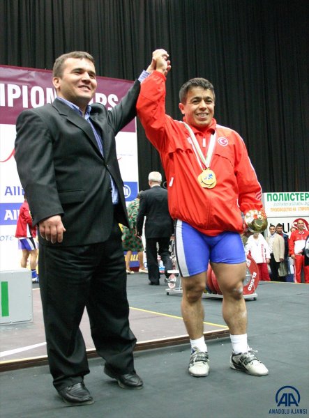 'Cep Herkülü' Milli halterci Naim Süleymanoğlu'nun ölüm yıldönümü