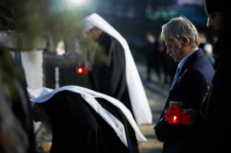 Ukrayna'da Holodomor trajedisinin kurbanları anıldı