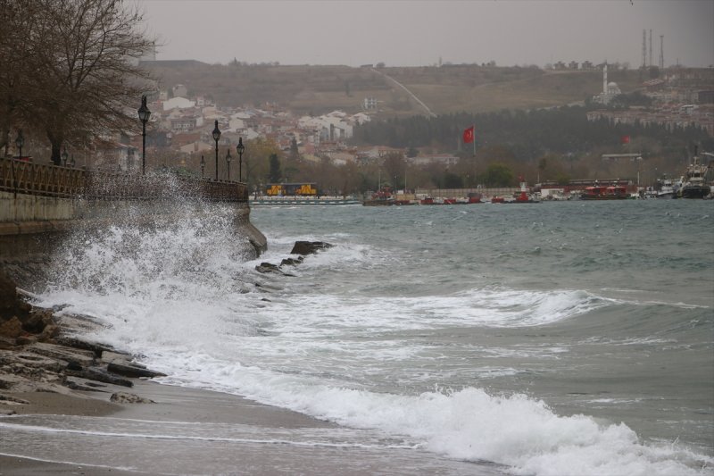 Ülkenin kıyı kesimlerinden lodos manzaraları