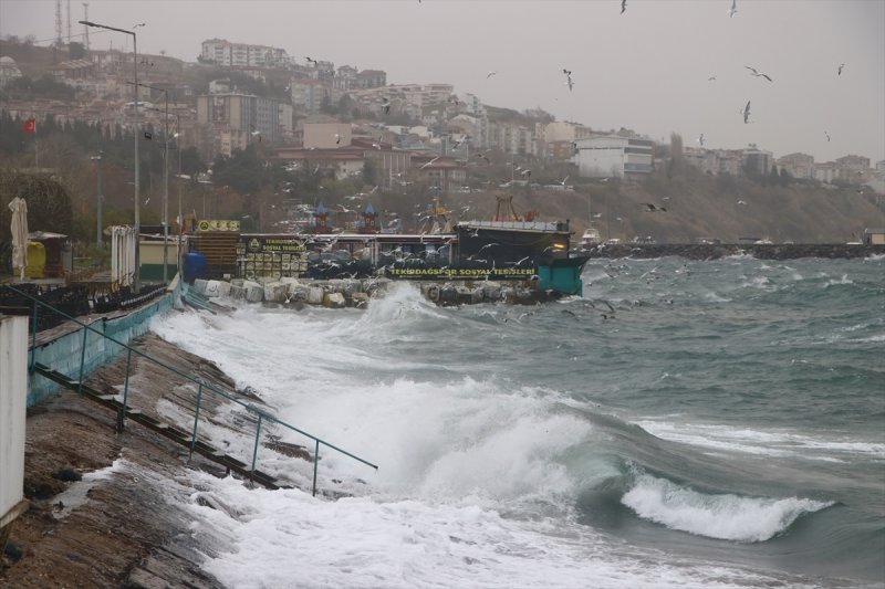 Ülkenin kıyı kesimlerinden lodos manzaraları