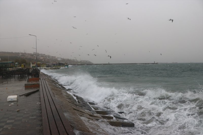 Ülkenin kıyı kesimlerinden lodos manzaraları