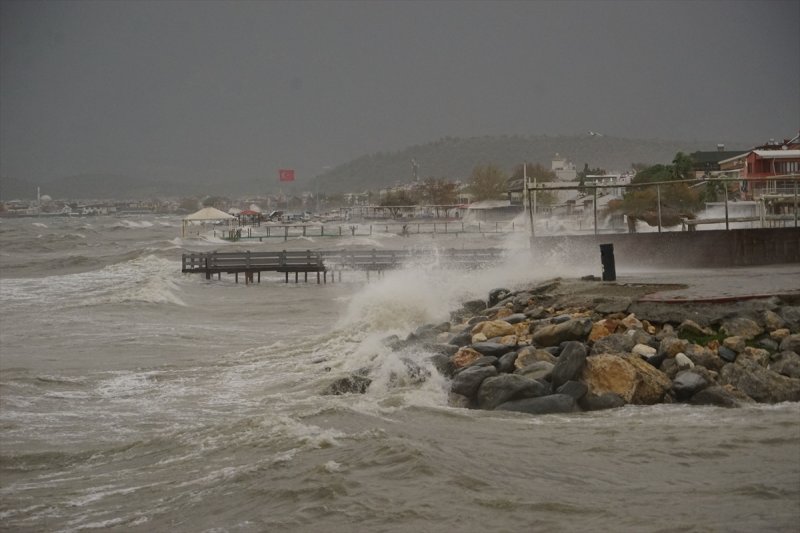 Ülkenin kıyı kesimlerinden lodos manzaraları