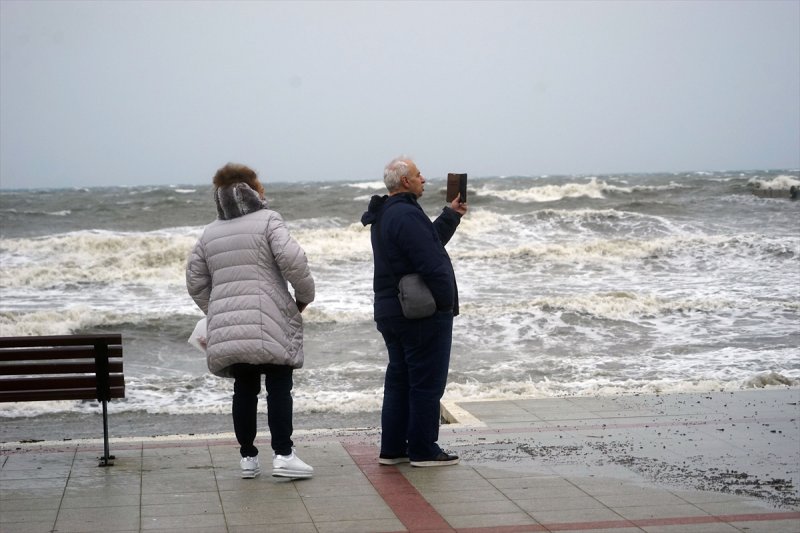 Ülkenin kıyı kesimlerinden lodos manzaraları