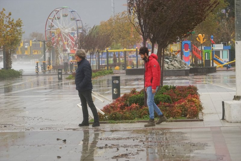 Ülkenin kıyı kesimlerinden lodos manzaraları
