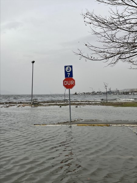 Ülkenin kıyı kesimlerinden lodos manzaraları
