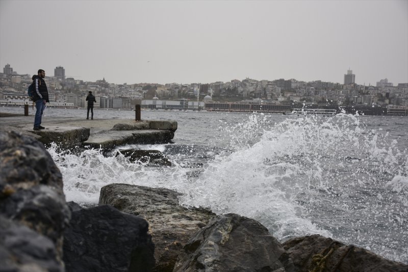 Ülkenin kıyı kesimlerinden lodos manzaraları