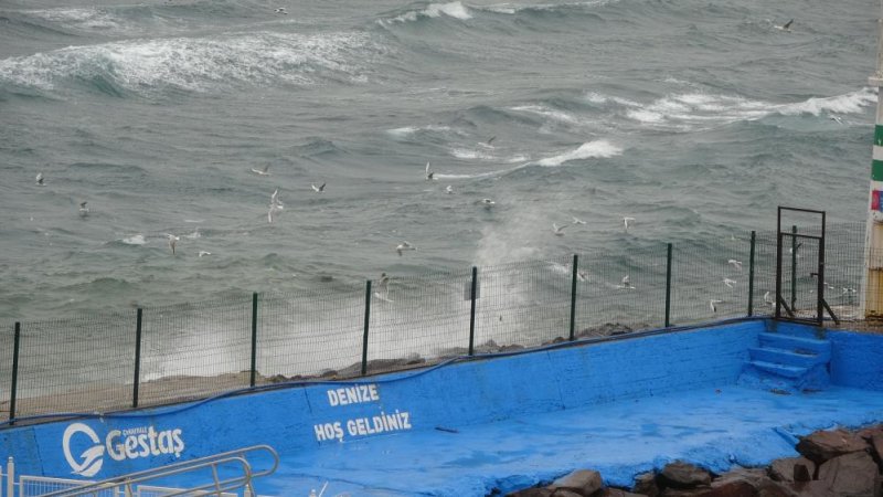 Ülkenin kıyı kesimlerinden lodos manzaraları