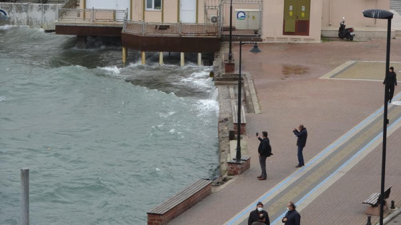 Ülkenin kıyı kesimlerinden lodos manzaraları