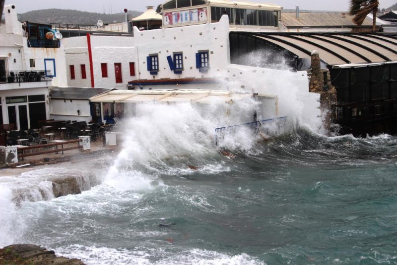 Ülkenin kıyı kesimlerinden lodos manzaraları