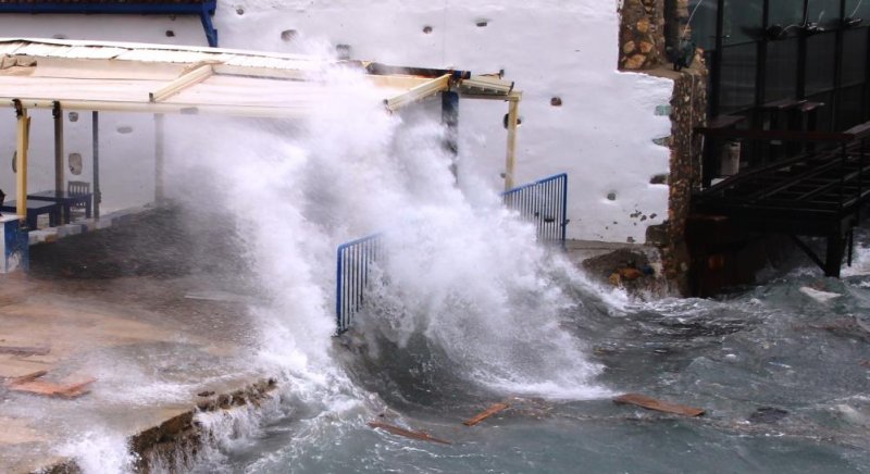 Ülkenin kıyı kesimlerinden lodos manzaraları