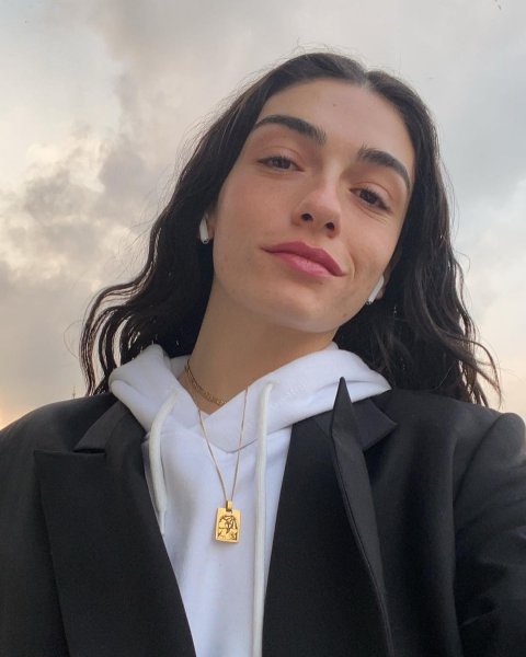 Yeni neslin yetenekli oyuncusu: Hazar Ergüçlü